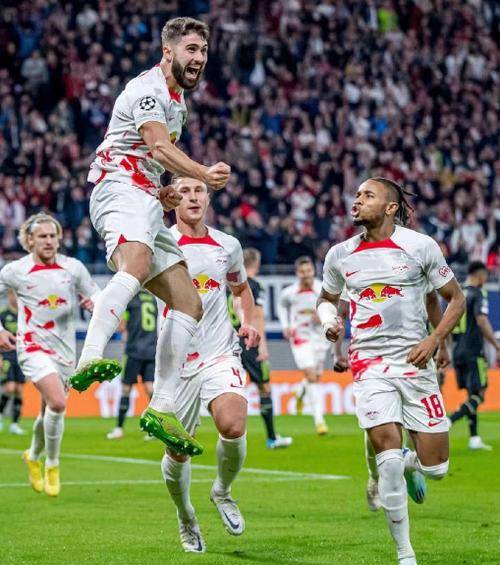 包含门兴艰难逼平！客场换帅难掩失利尴尬的词条