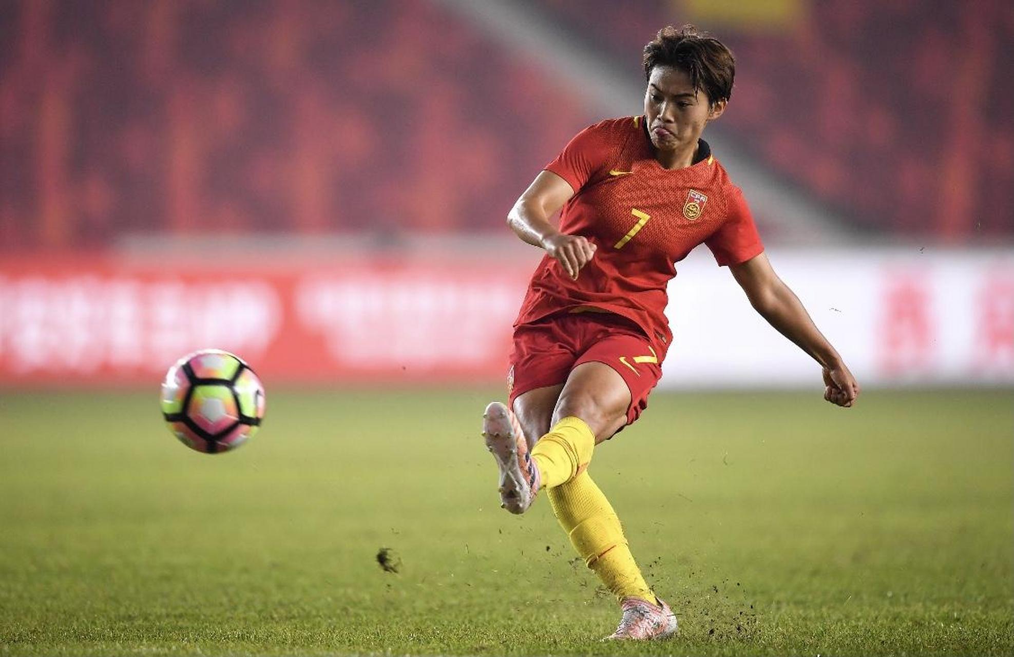 女足国家队备战决赛,备受期待冲刺冠军 女足国家队备战决赛,备受期待冲刺冠军