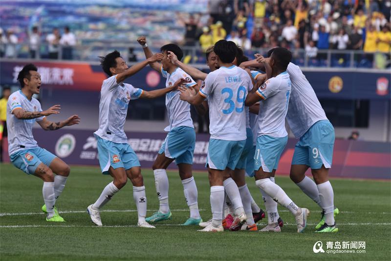 青岛黄海主场逼平对手，球队整体表现稳定