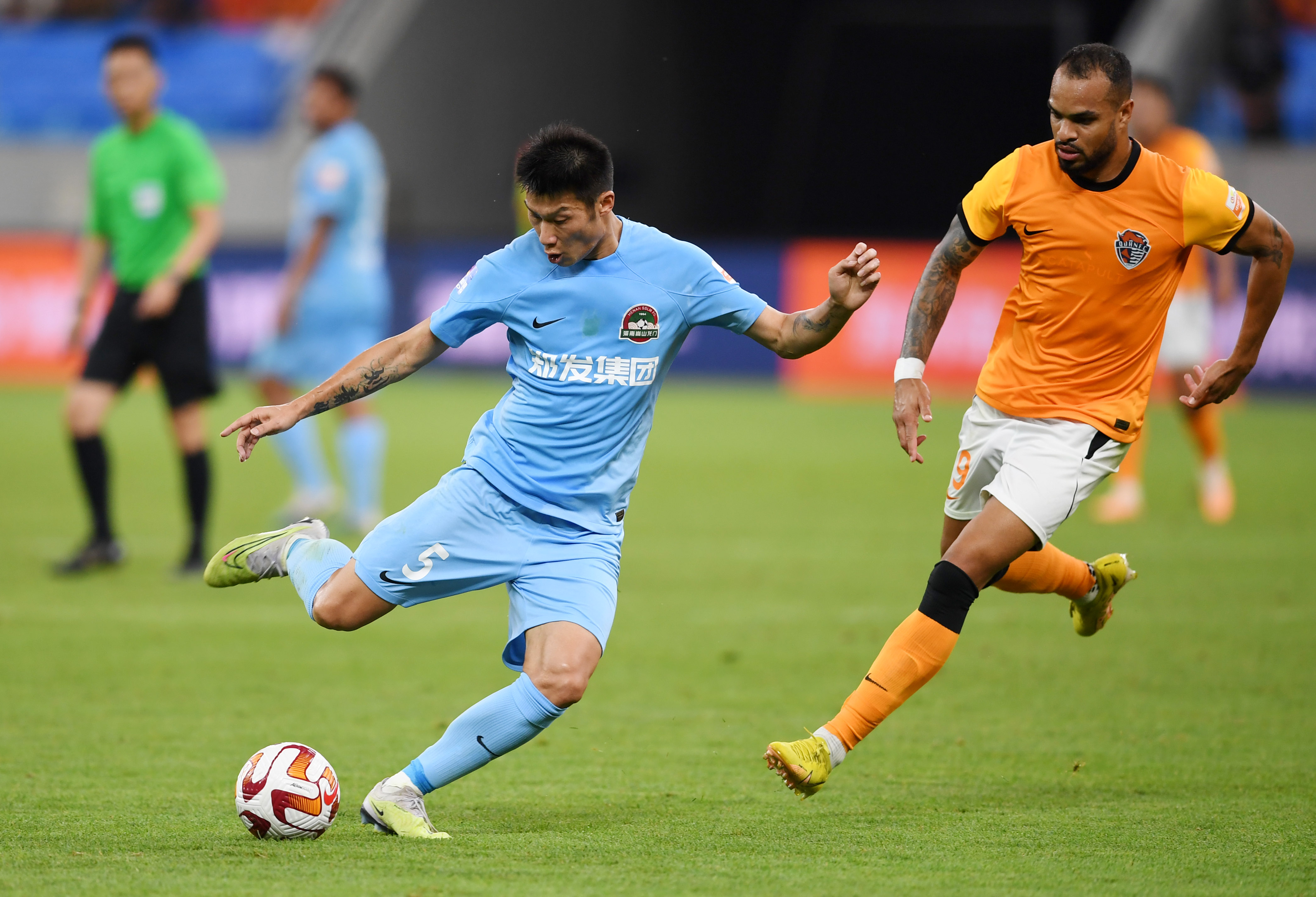 青岛黄海主场逼平对手，球队整体表现稳定