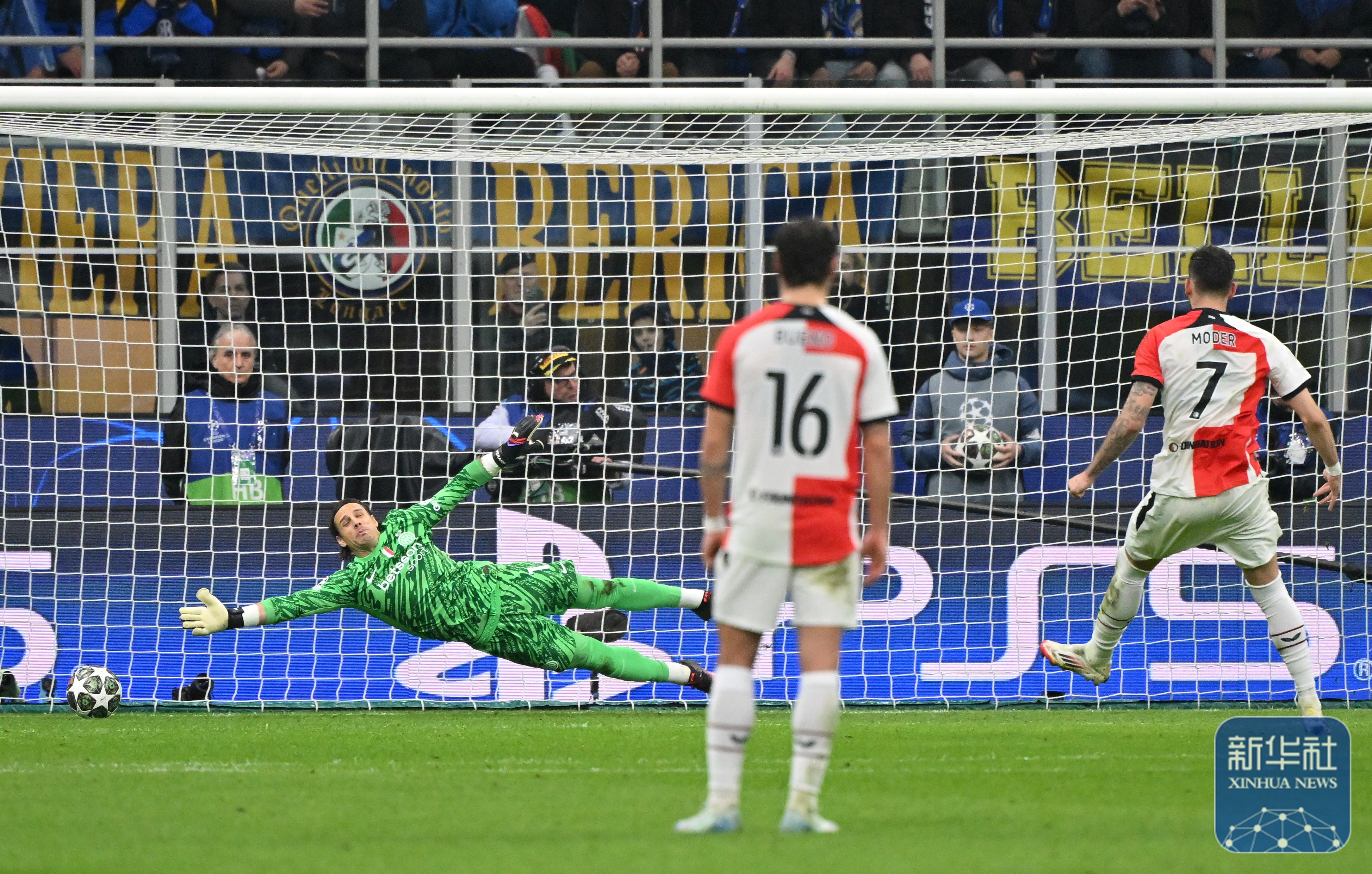 包含足球盛事再次来临，各国球队角逐无懈可击的词条