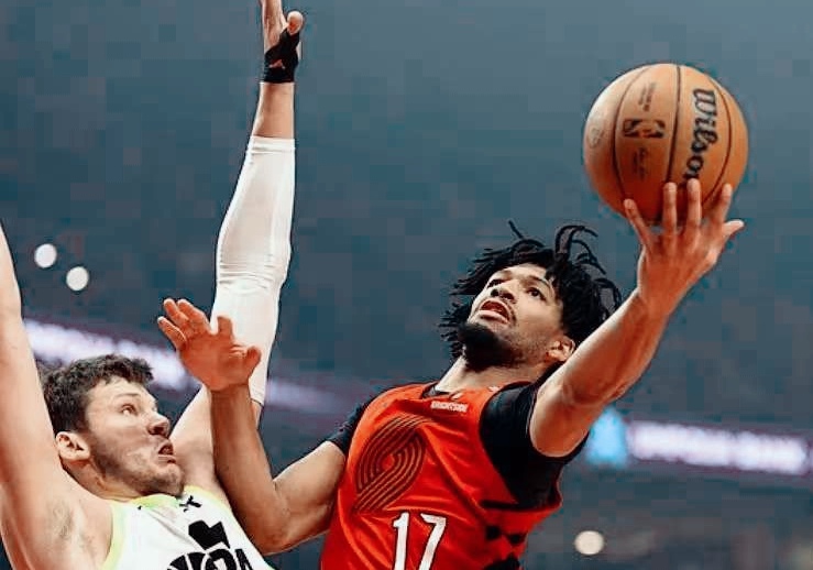 爵士队主场比赛吸引众多球迷观战氛围火爆的简单介绍