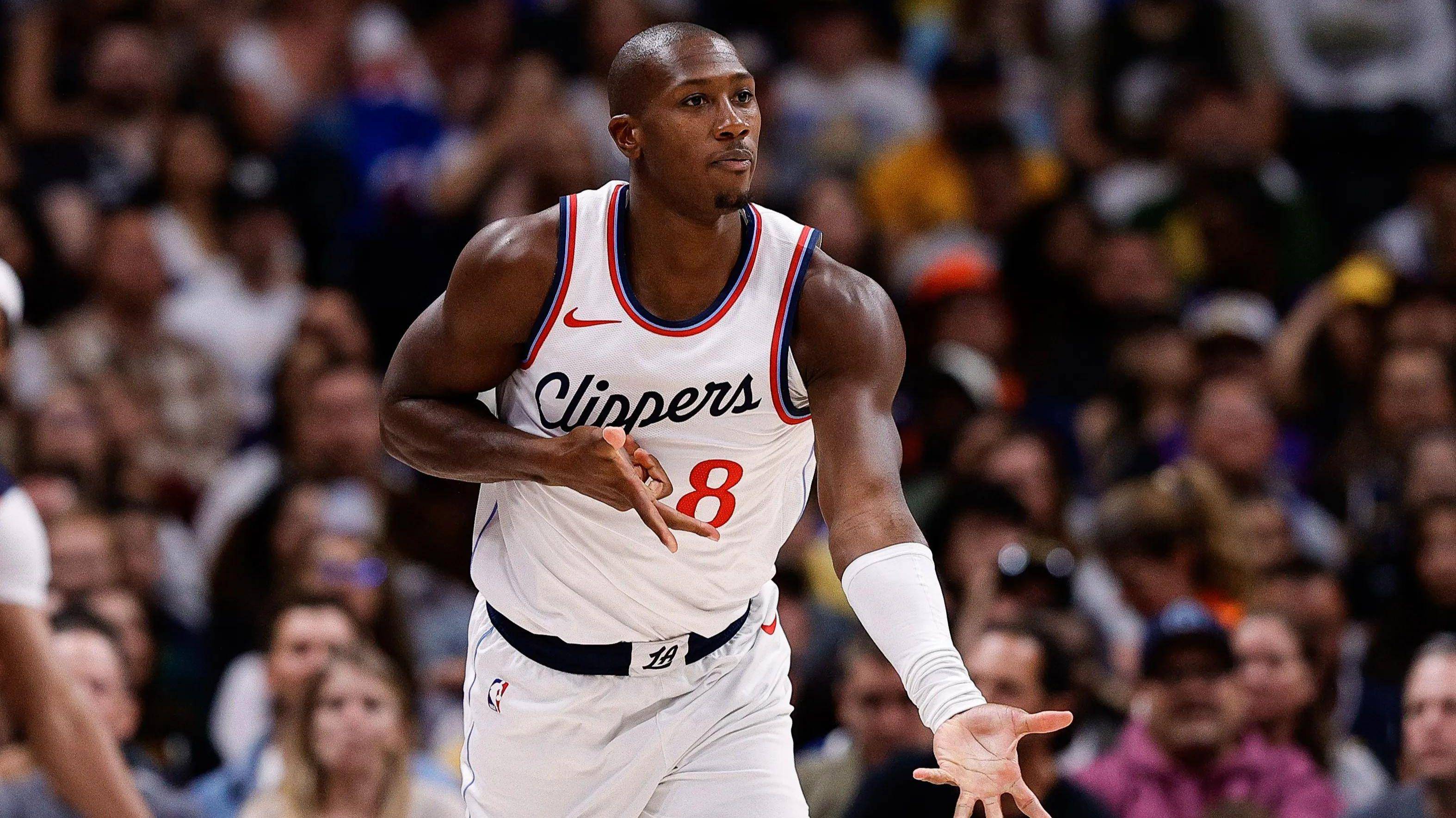 快船队外援球员助球队取得胜利