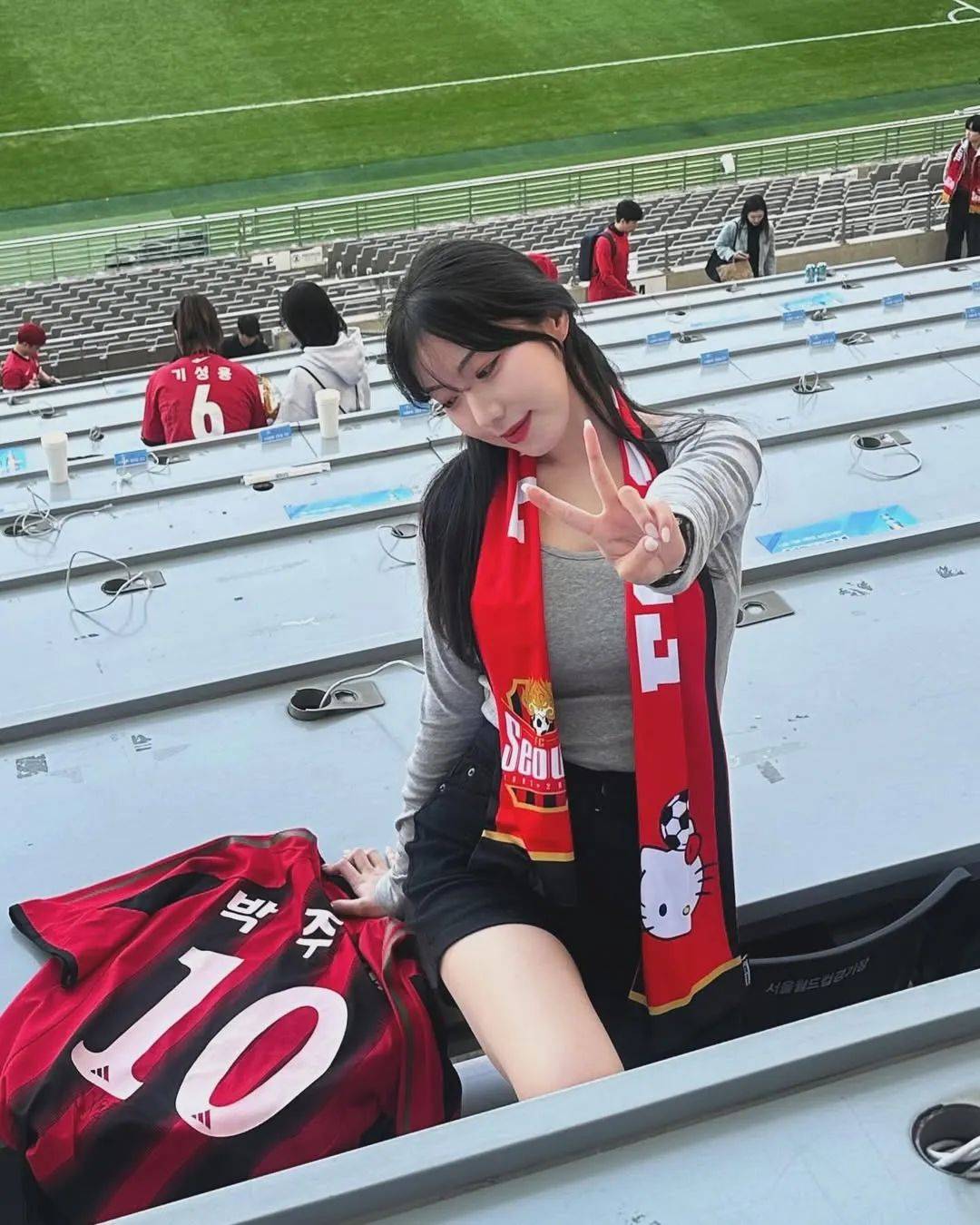 包含首尔FC在主场被曼谷联逼平，出线前景不明的词条