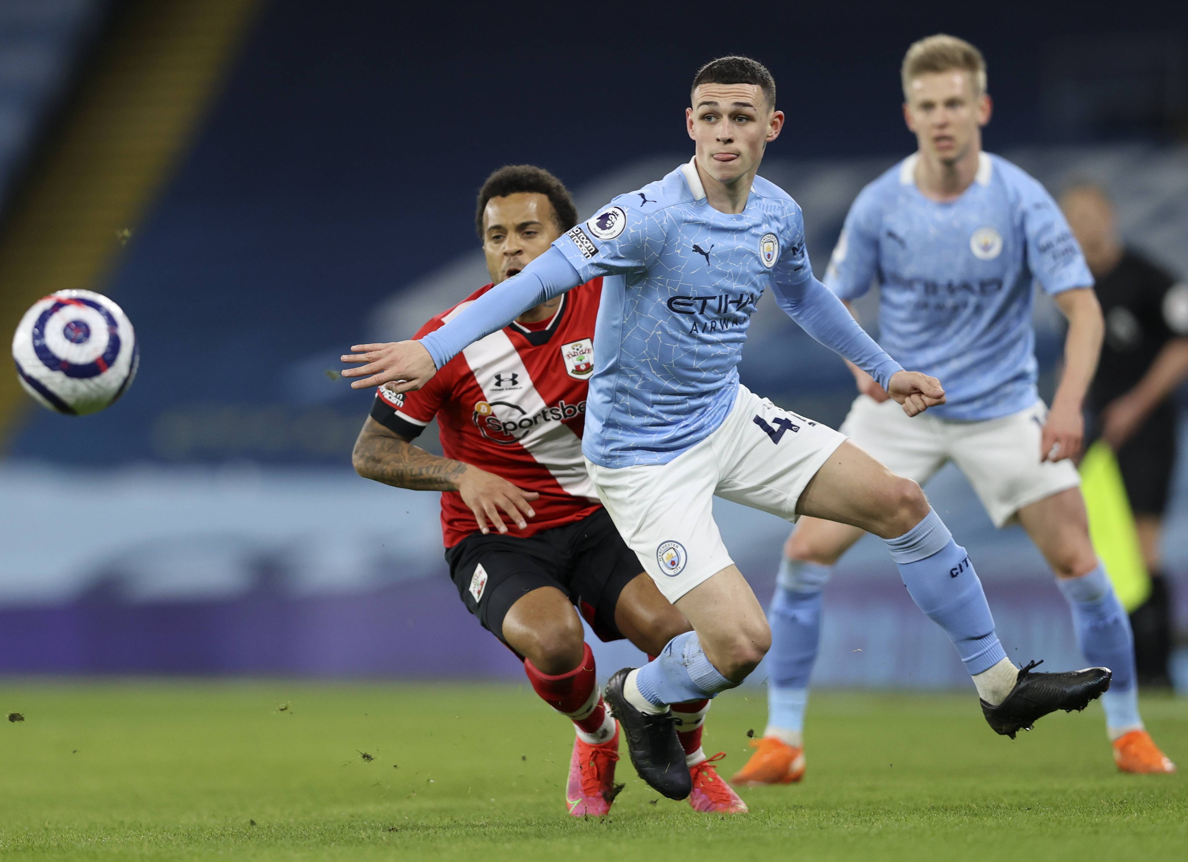 关于莱切斯特城客场大胜，重返联赛争冠行列的信息