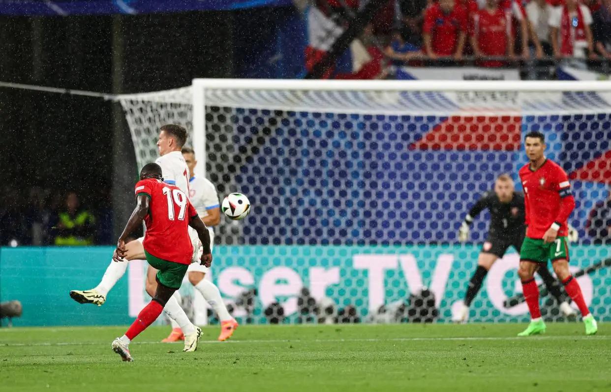 关于葡萄牙逆转卢森堡,稳步晋级的信息 关于葡萄牙逆转卢森堡,稳步晋级的信息