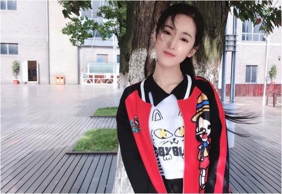 包含超级新星崭露头角，成绩喜人的词条