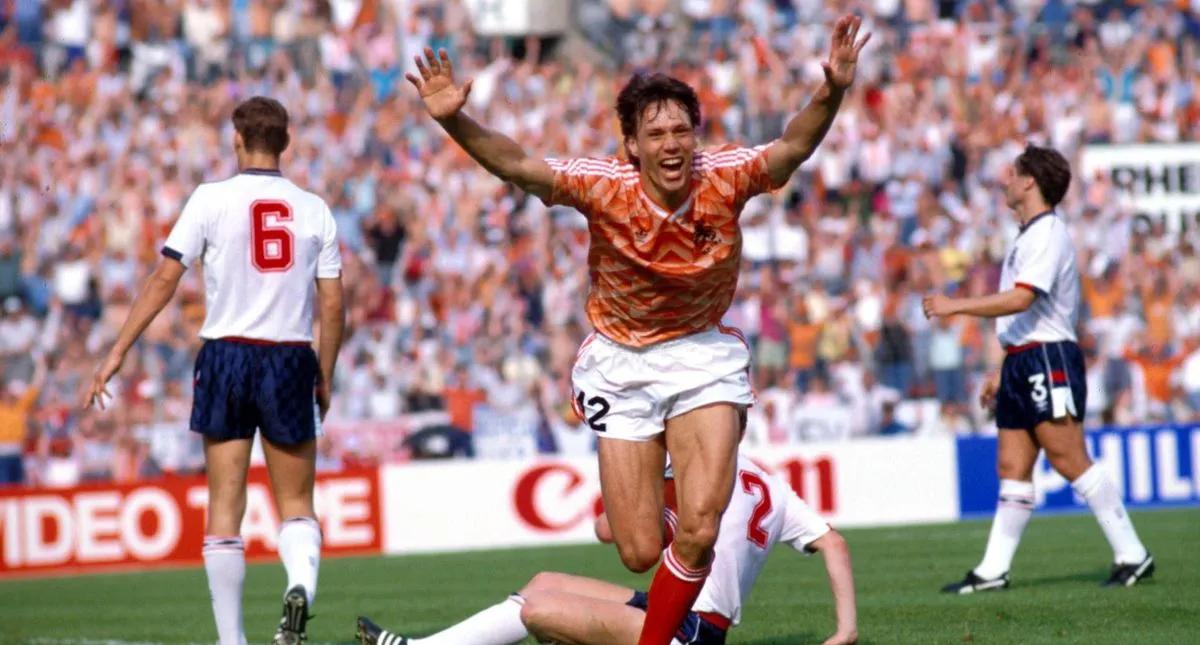 荷兰队遭遇关键战役，士气高涨