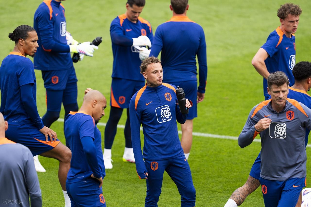 荷兰队遭遇关键战役，士气高涨