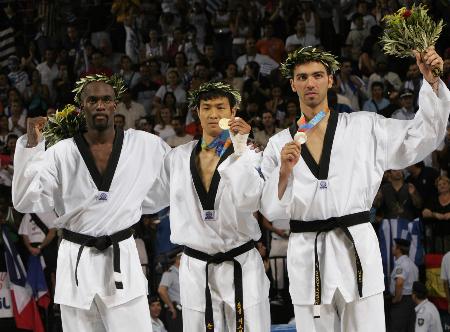 包含韩国跆拳道选手力压群雄，夺得胜利的词条