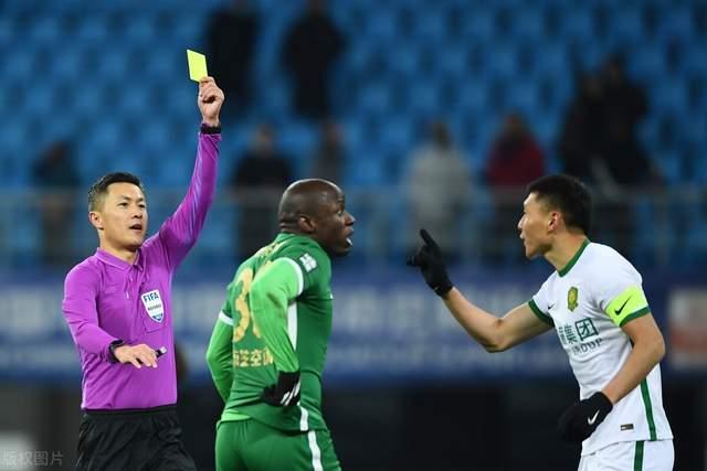 周旋两队防守，主队发起反击机会