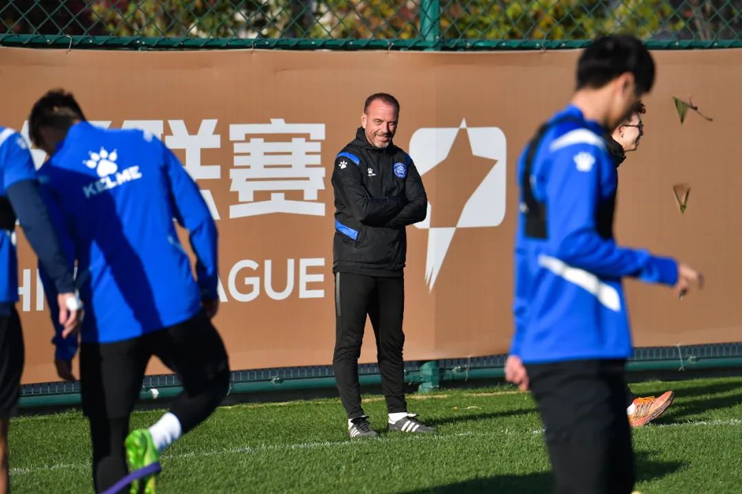 荷兰篮球联赛确定队员全力备战迎接新挑战