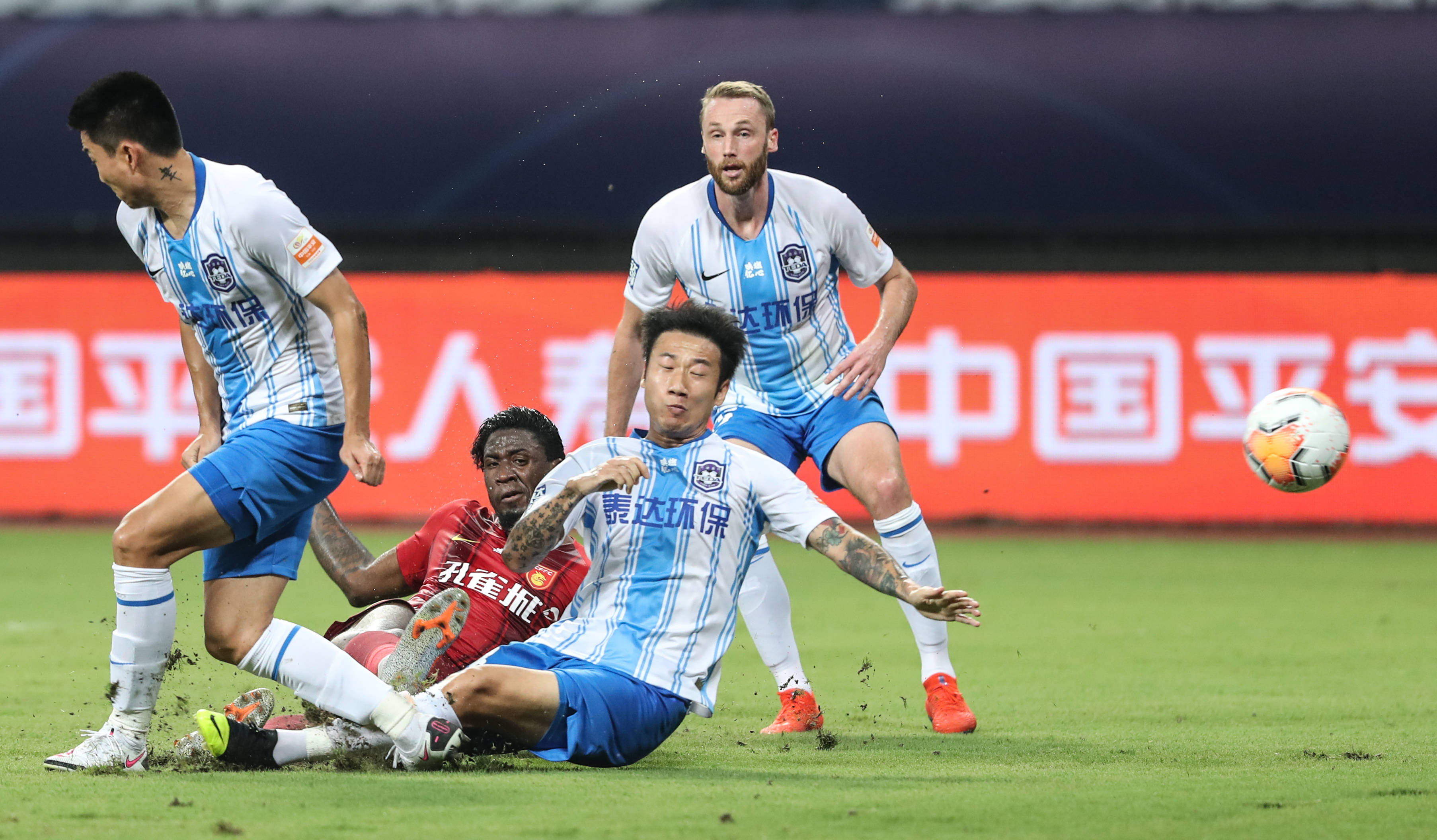 华夏球队在国内顶级足球联赛的表现 华夏球队在国内顶级足球联赛的表现