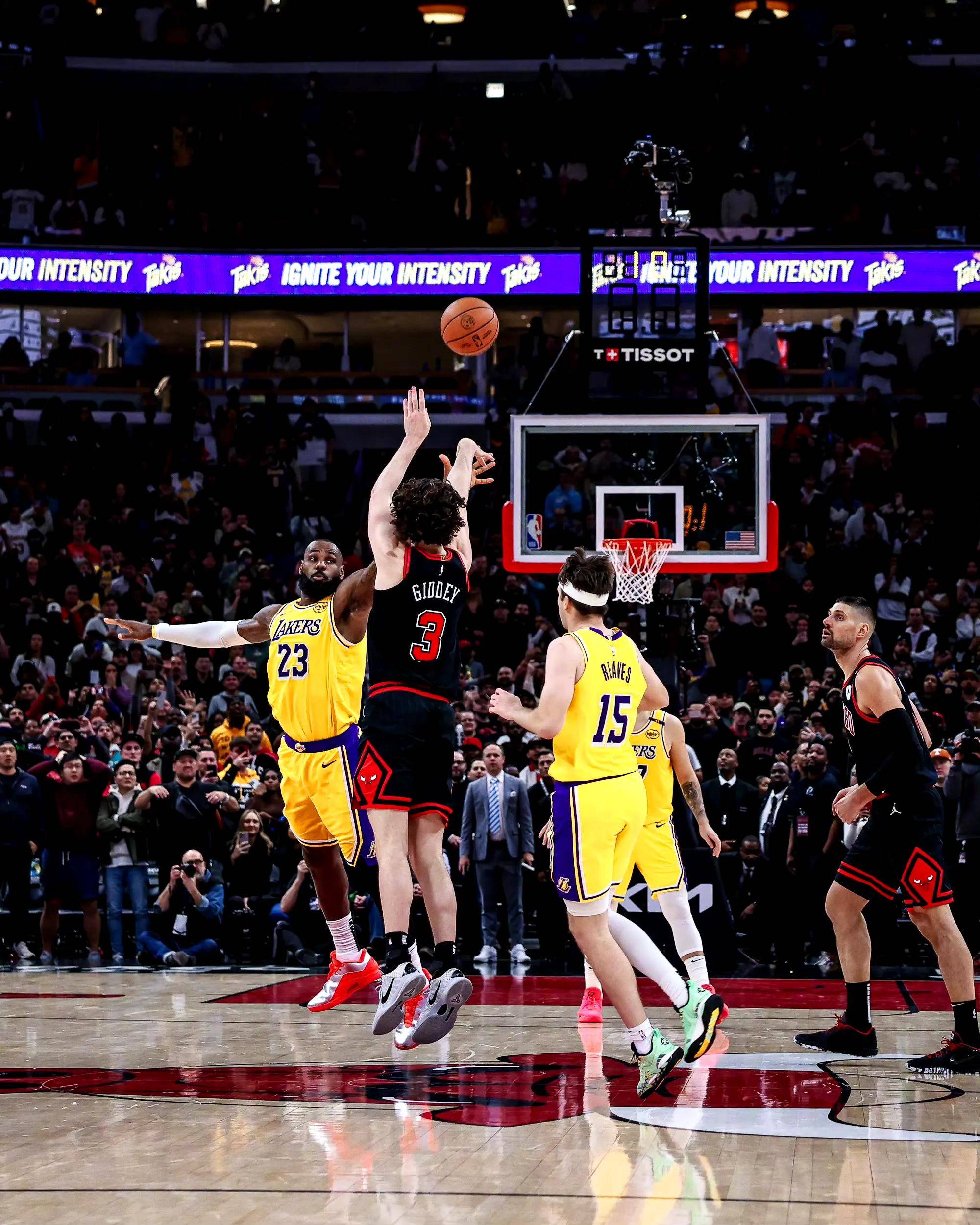 关于湖人逆转鹈鹕,詹姆斯砍下绝杀三分的信息 关于湖人逆转鹈鹕,詹姆斯砍下绝杀三分的信息