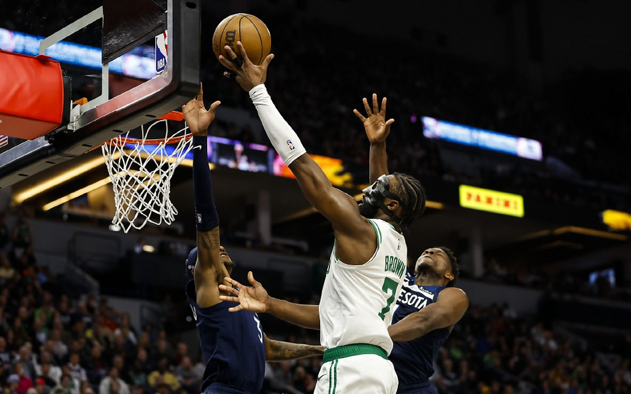 关于绿军擒森林狼，猛龙轻取魔术获得四连胜的信息