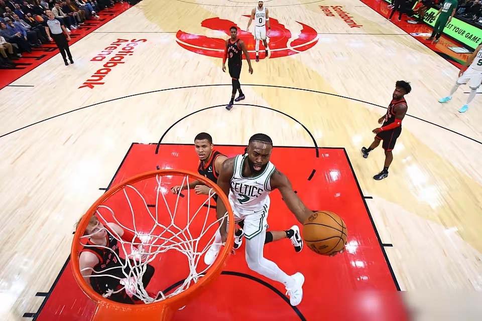 猛龙击败凯尔特人,近期表现强势 猛龙击败凯尔特人,近期表现强势