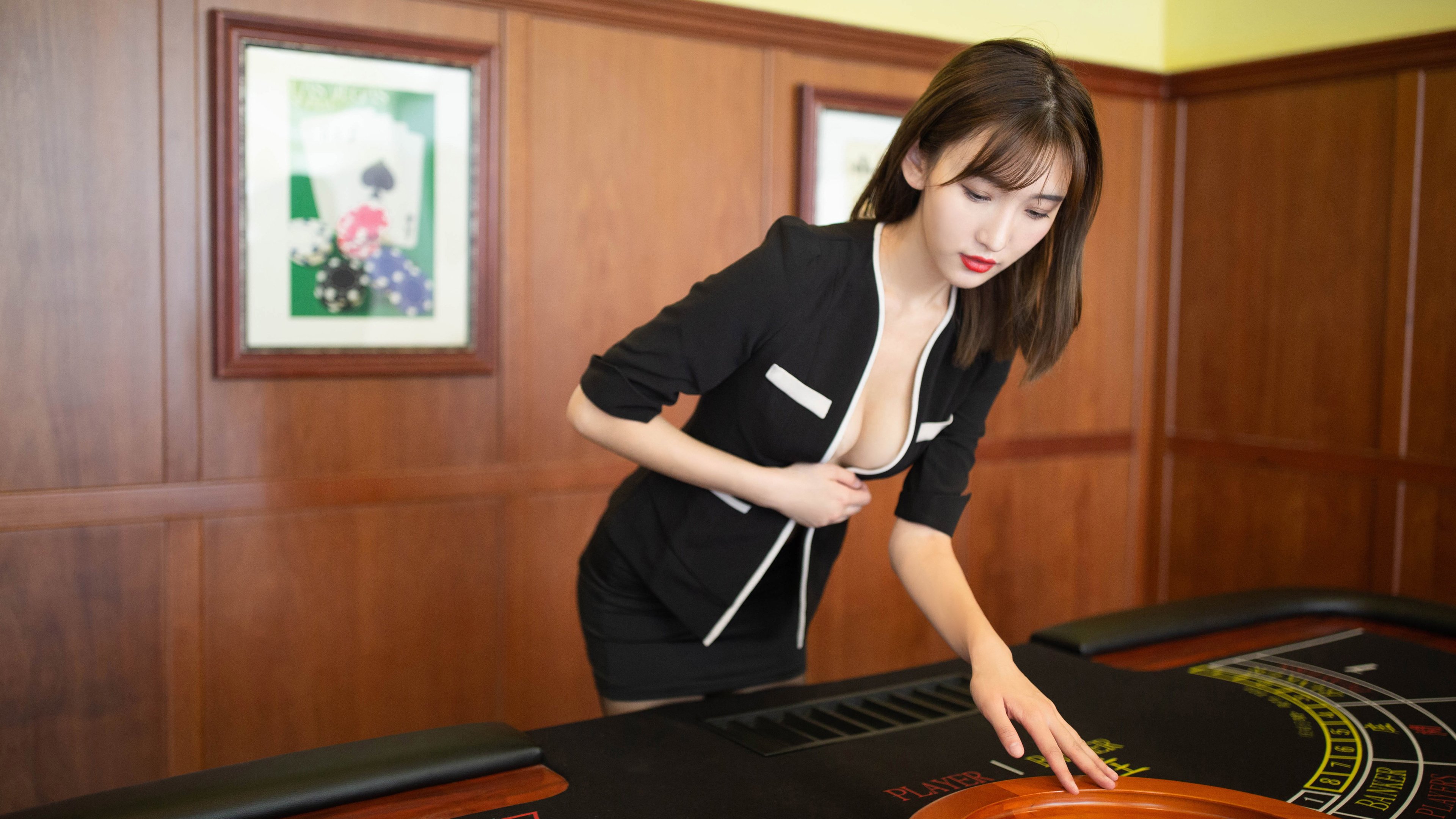 F1新赛季揭幕战之夜,恩比德数据全面爆炸,体坛双星闪耀时刻