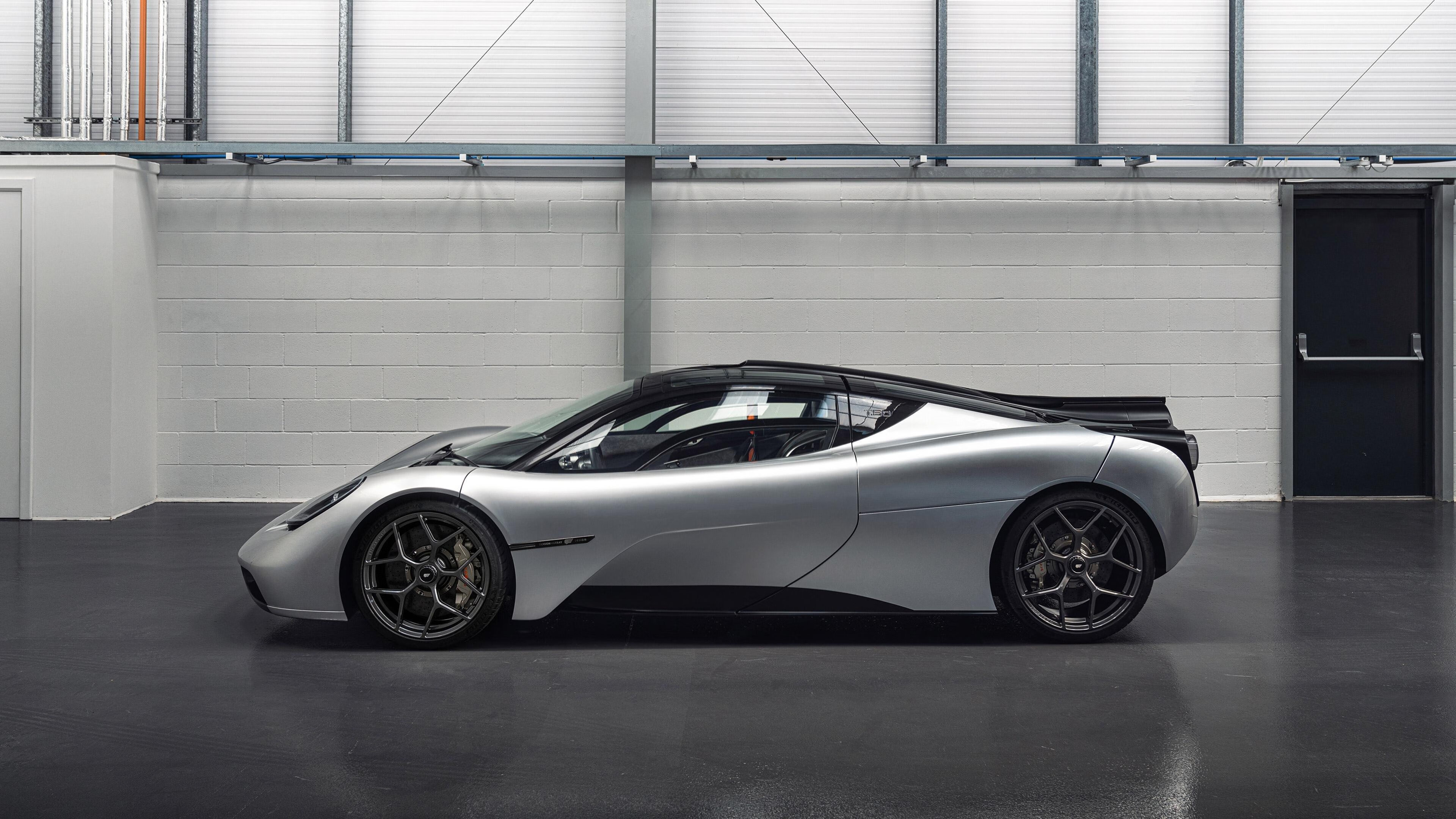 德罗赞的沉默胜利,当黄蜂掀翻雄鹿,我们见证了一位被低估大师的里程碑