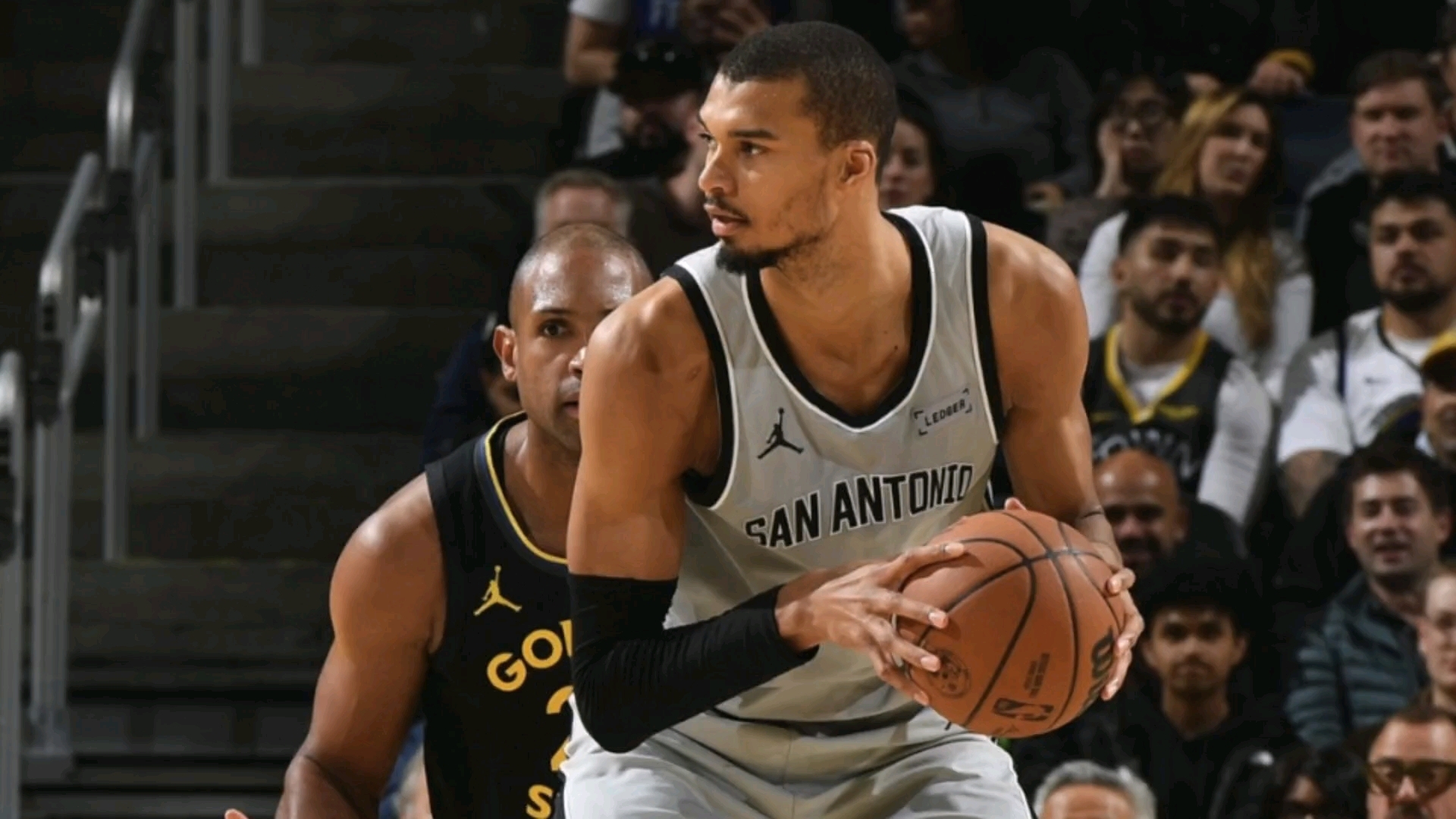 勇士防守锁死火箭,文班亚马成为关键先生 勇士防守锁死火箭,文班亚马成为关键先生